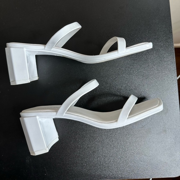 Jeffery Campbell white size 7 chunky heeled sandal. Excellent condition. - Picture 7 of 10